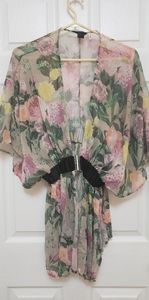 Flower top with belt